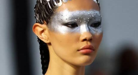 Smink és önbizalom: mikor segít, és mikor takar el?