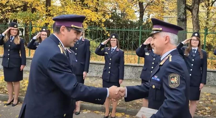 Negyven év után elbúcsúzott a börtöntől a parancsnokhelyettes