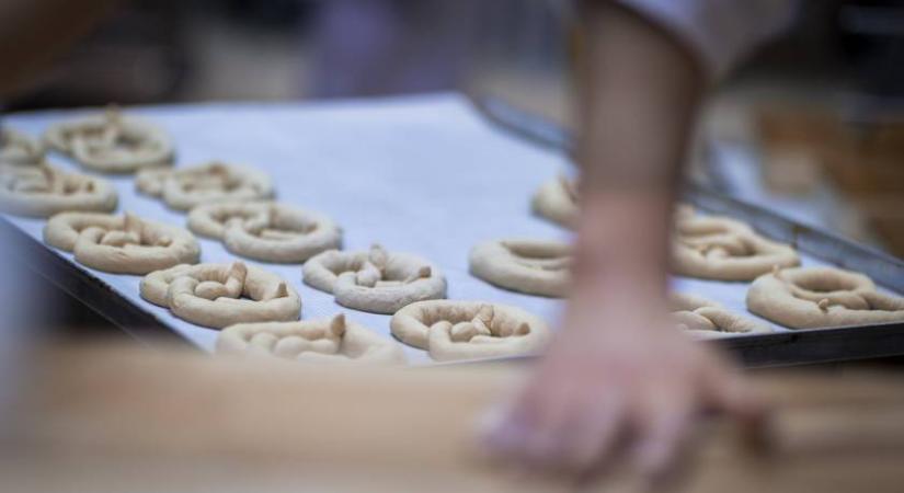 Csak egy perecbe harapott bele: 12 éve gépek tartják életben a 27 éves színésznőt