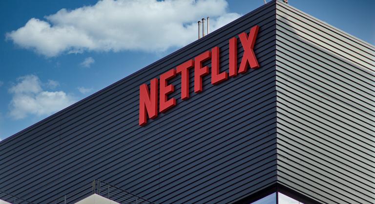 A Netflix több mint nyolcvan milliárd dollárért felvásárolja a Warner Bros.-t