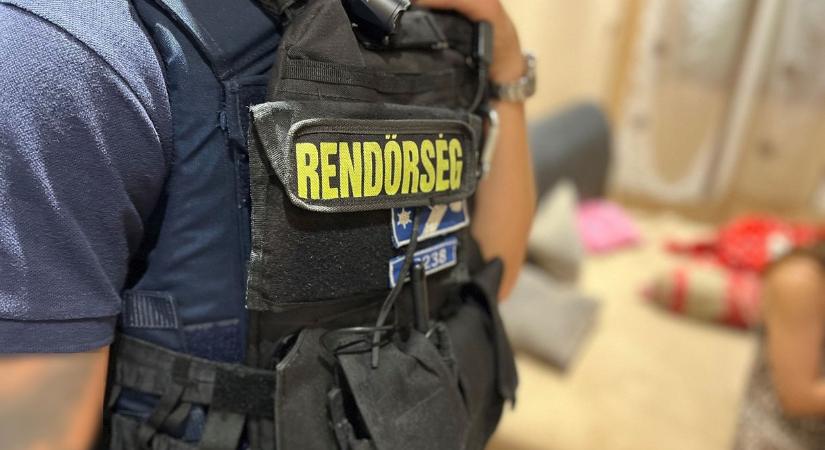 Megtalálta a rendőrség a veszprémi bicikliút mellett hagyott 5 kiló kábítószer gazdáját