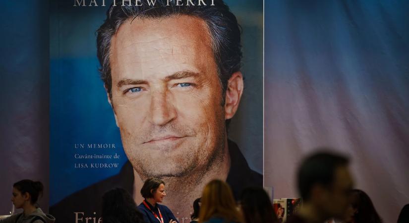 A zokogó doktornő bocsánatot kért Matthew Perry haláláért az édesanyjától