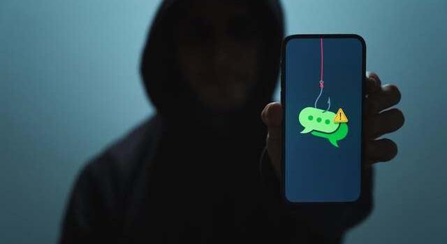 SMS üzenetekben próbálják kicsalni a csalók az Államkincstár nevében az ügyfelek adatait