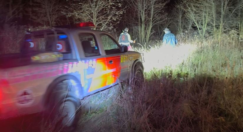 A szakadékba vezette a GPS a kisteherautóst Sárisápnál - VIDEÓ