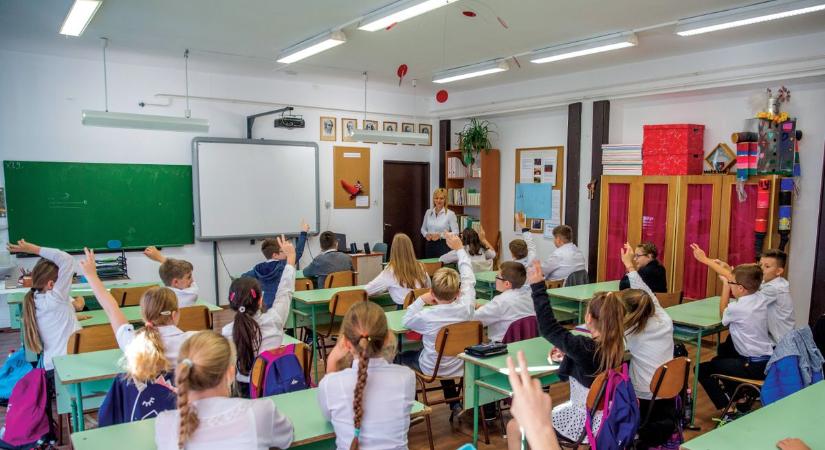 Örömhír a pedagógusoknak: januártól átlagosan tíz százalékkal emelkedik a bérük