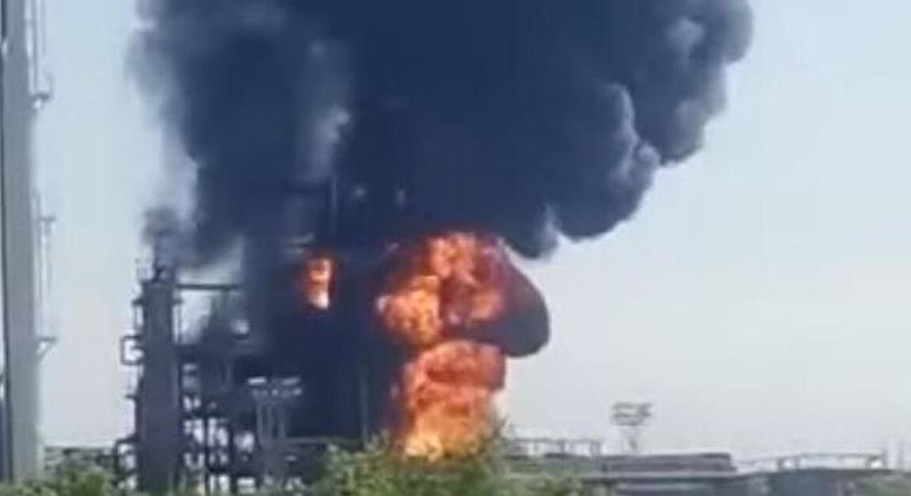 Újabb orosz kikötőt és olajfinomítót gyújtottak fel az ukrán drónok