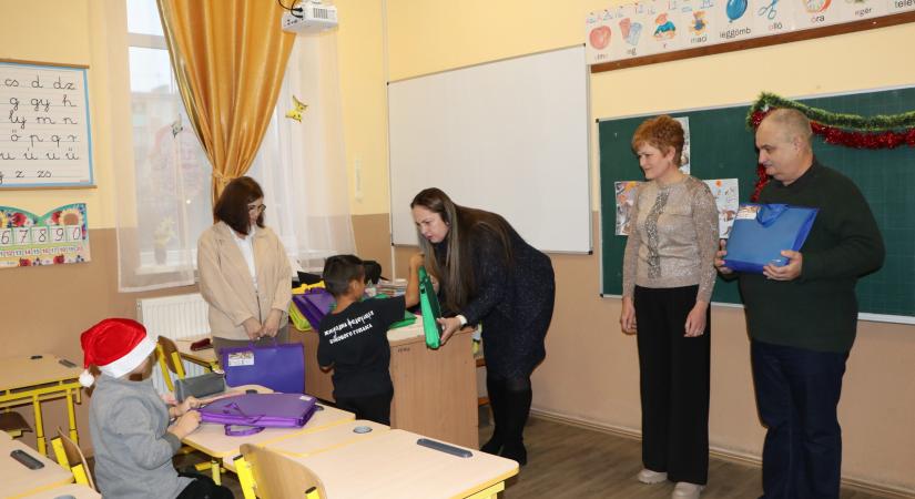 Új eszközökkel gazdagodtak a Csapi Széchenyi Líceum elsősei