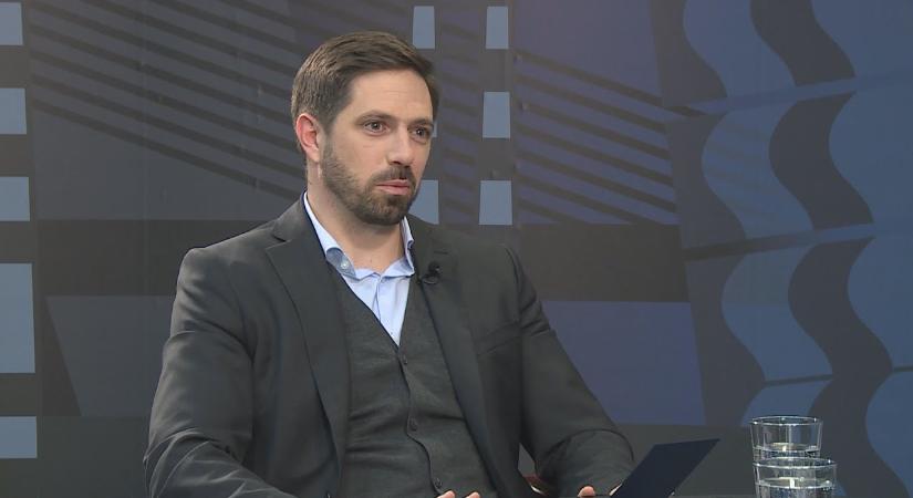 Zajlik a szerelő beton öntése