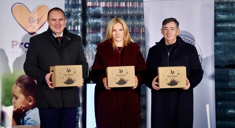 Élelmiszercsomagokkal segíti a rászoruló családokat a Pro Filii Alapítvány és a Magyar Vöröskereszt