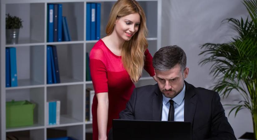 „Nem szerelem, csak annak tűnik” – pszichológus magyarázza el, miért szeretünk bele a tanárunkba vagy a főnökünkbe