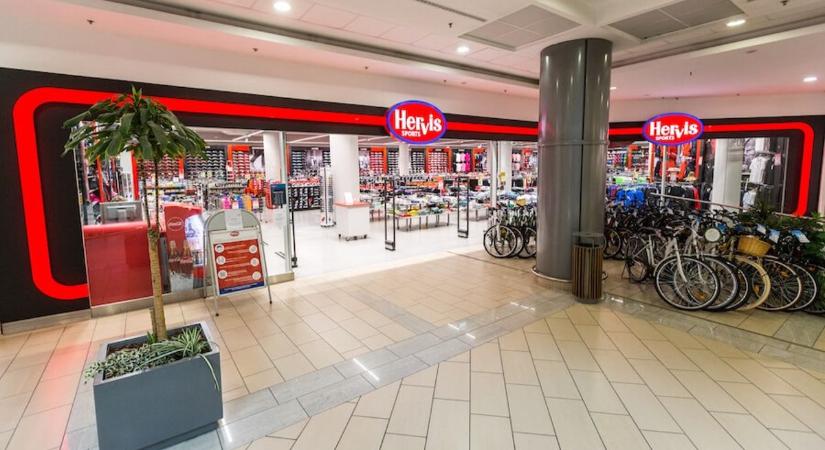 Eltűnik a Hervis a kecskeméti Malomból – kiderült, melyik nagy név érkezik a helyére