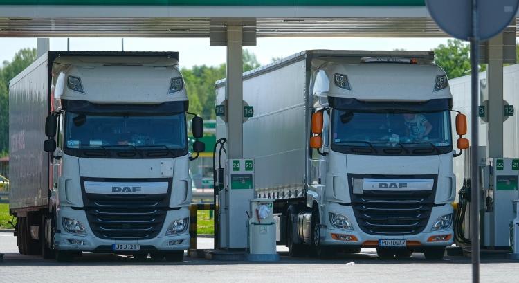 Mikulásajándék a benzinkutakon