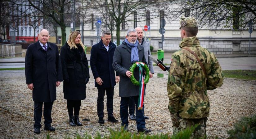 Csendes főhajtás a soproni bombázások emlékére
