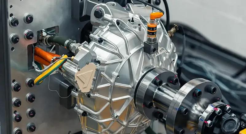 Mi történik, ha egy motor erősebb, mint a fék?