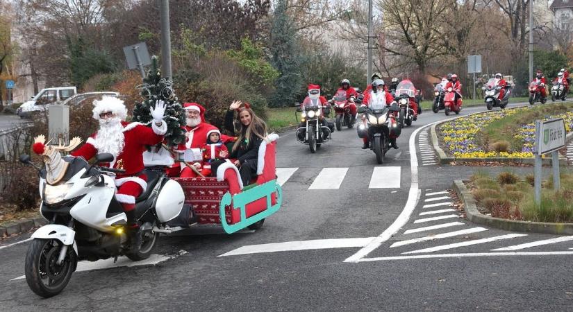 Motoros Mikulások száguldoztak Kaposváron a gyerekek őszinte örömére