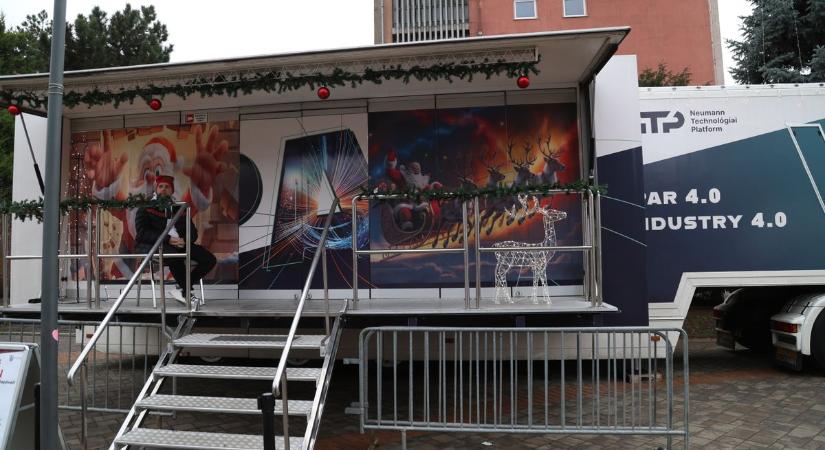 Megérkezett a Mikulás Dunaújvárosba – de nem akárhogyan