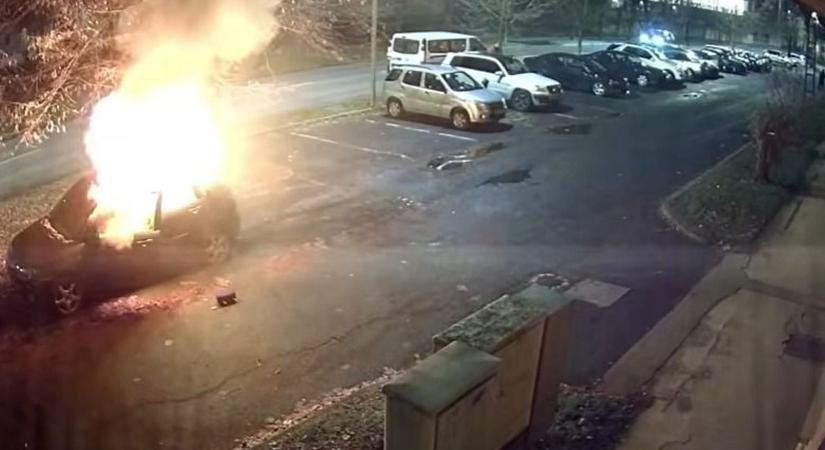 Megsértődött, ezért felgyújtotta haragosa autóját - videó a bosszúhadjáratról