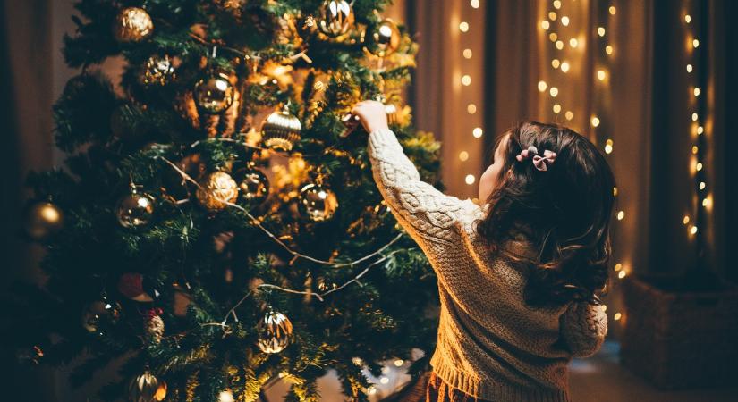 Gyerekbiztos karácsonyfa: praktikus ötletek, hogy az ünnep szép és biztonságos is legyen