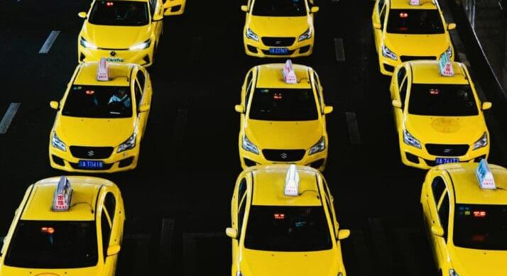 Döntés született a repülőtéri taxis tenderen – A Főtaxi mellett az Uber a nyertes