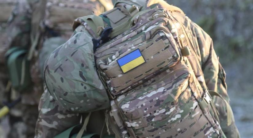 Egyes rohamezredekben verik a katonákat, életveszélyesen fenyegetik őket és családtagjaikat – katonai ombudsman