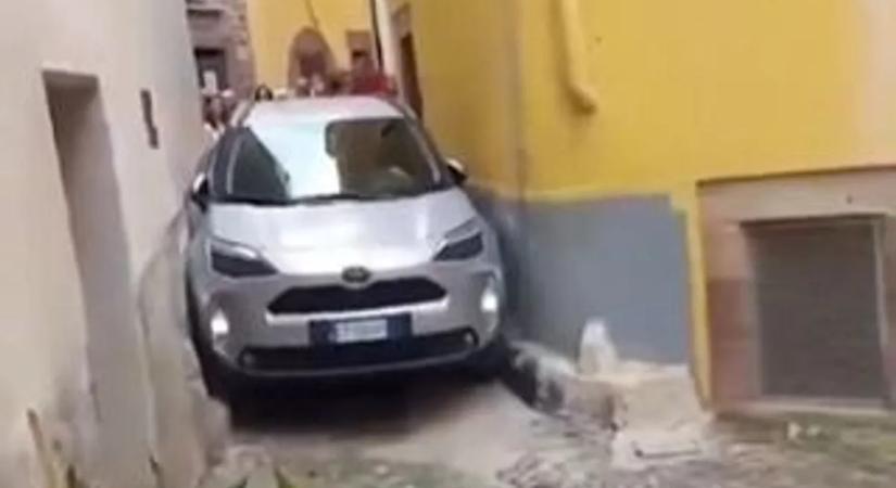 Ilyen hülye autós nincs még egy a világon!