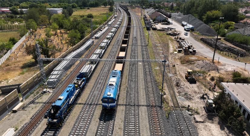 Szerbiában már két hónapja működik, nálunk még csak a tesztüzeme kezdődik a Budapest–Belgrád vasútnak