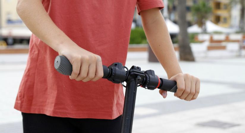 Egyre több az elektromos rolleres baleset, riasztóak a számok