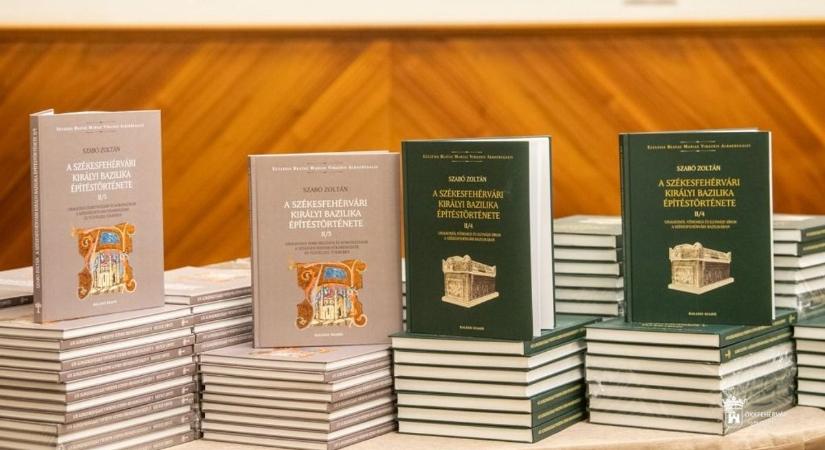 A koronázó bazilika múltja új megvilágításban Szabó Zoltán köteteiben
