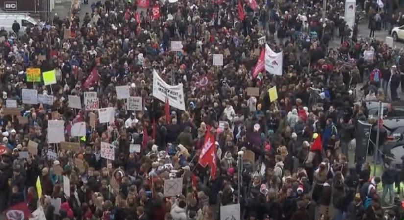 Ezreket haragított magára Merz: utcára vonultak németek, nem kérnek a sorkatonaságból