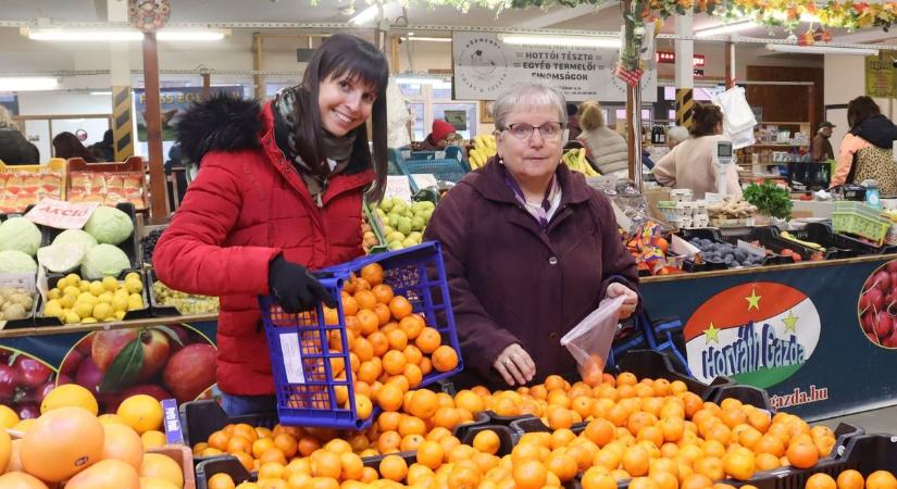 Jönnek a "repülős gyümölcsök" – a választék és a vásárlási kedv is hatalmas (galéria, videó)