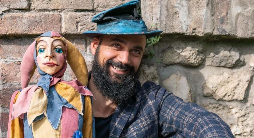 Bábokkal varázsol a somogyi színész