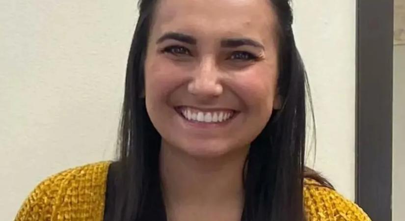 Kattant a bilincs a perverz tanárnőn: kocsija hátsó ülésen csábította el diákját