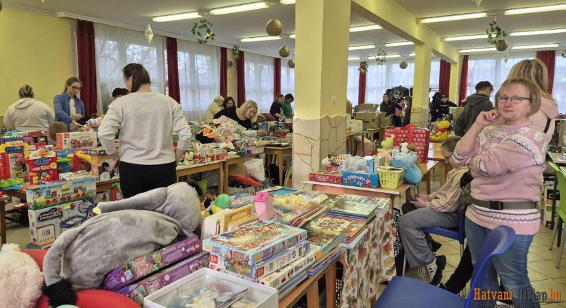 Első játékbörzéjét szervezte meg a Hatvani Nőegylet