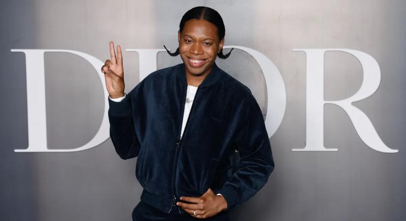 Botrány: drogot csempészett, letartóztatták az Emily Párizsban sztárját