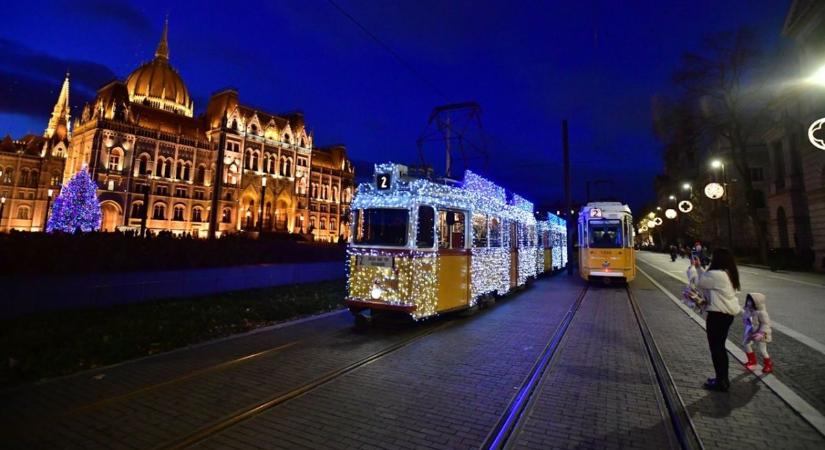 Sínre hajtott egy autó a 2-es villamos vonalán – majd ennél is váratlanabb fordulat történt