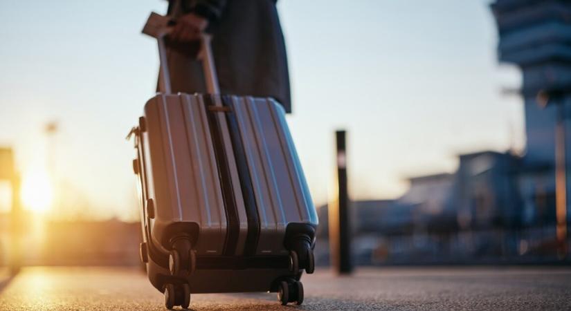 Ellopták a repülőtéren a koszóvói szolgálatból hazatért katona menyasszonyi ruháját