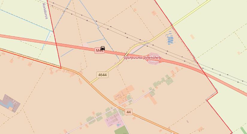 Útzár az M44-esen, négy autó karambolozott