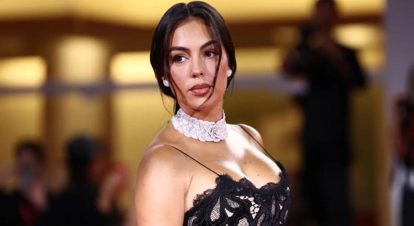 Csorogni fog a nyálad, Georgina Rodríguez semmit sem takaró bikiniben villantott - Fotó