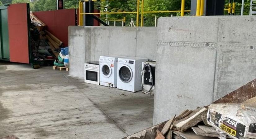 Felfüggesztik a gumiabroncsok, elektronikai hulladékok gyűjtési akcióit – itt adhatóak le