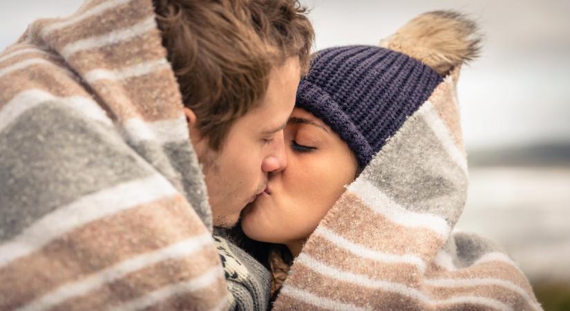 Heti szerelmi horoszkóp 2025. december 6-12.: a víz-elem dominanciája tengernyi érzelmet jelez