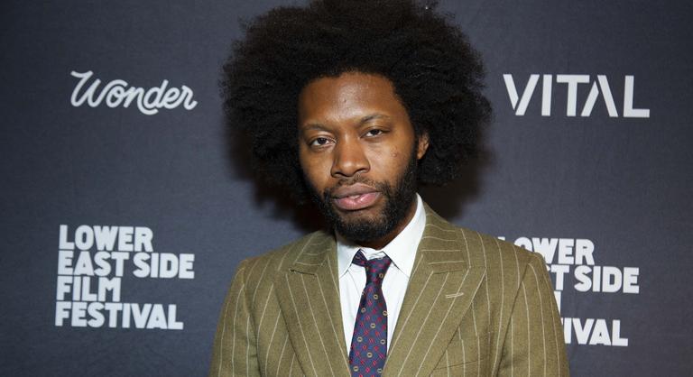 Letartóztatták az Emily Párizsban sztárját, miután drogot találtak nála a reptéren