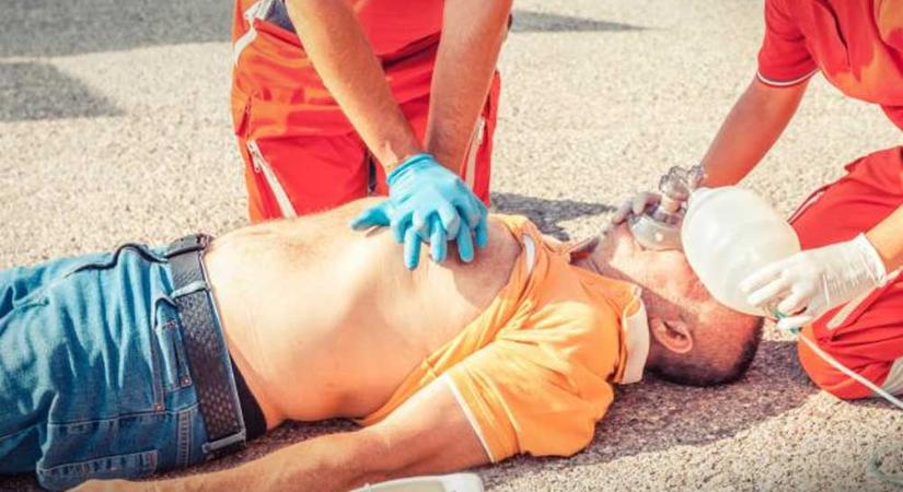 Dráma a Határ úti metrómegállóban: újra kellett éleszteni egy férfit, a BKV dolgozója nem adta oda a defibrillátort