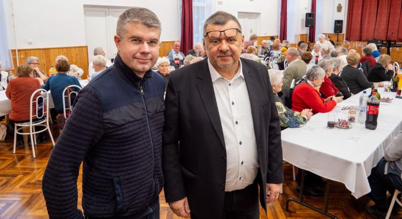 Időseket köszöntöttek Hegyfaluban