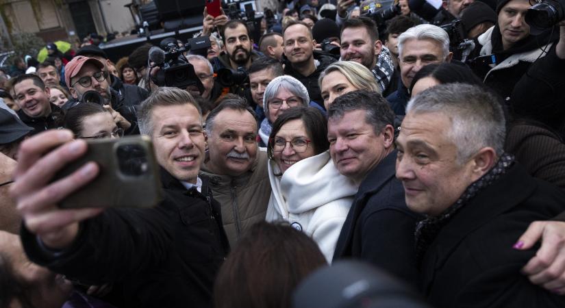 Jön az Orbán–Magyar roadshow, 3. része: 662 oldal csaphat össze a Szőlő utcai hírekkel