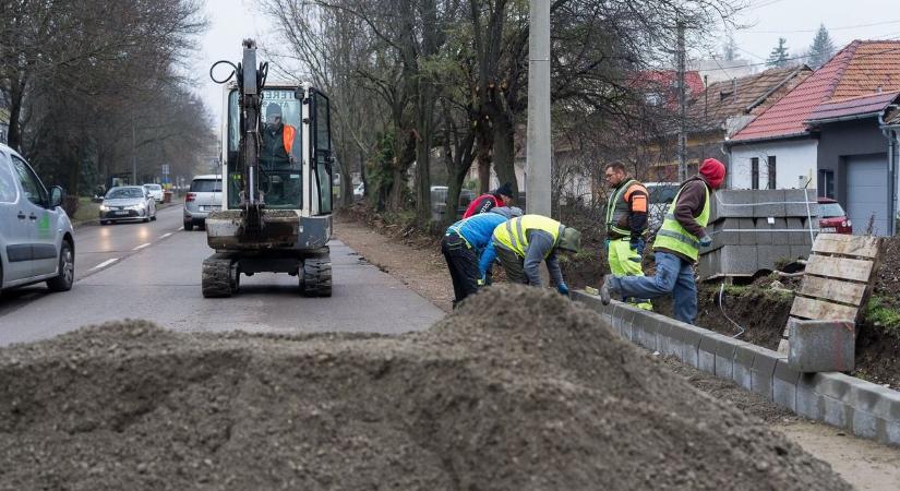 A biztonságos közlekedésért és több parkolóért dolgoznak az egri Felsővárosban