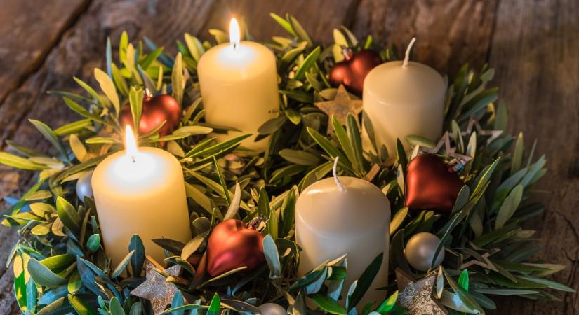 Advent: mit szimbolizál a második gyertya a koszorún?