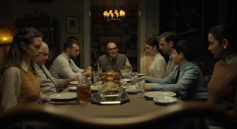 Rita felébred és közlik vele, hogy ő Szilvi, már ha életben akar maradni