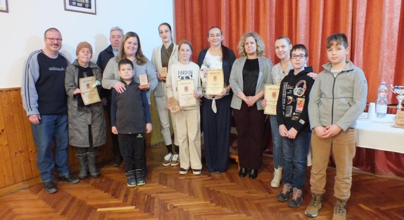 Fotópályázat díjátadót tartottak Bajnán – Mónos Erika lett az év legjobb fotósa