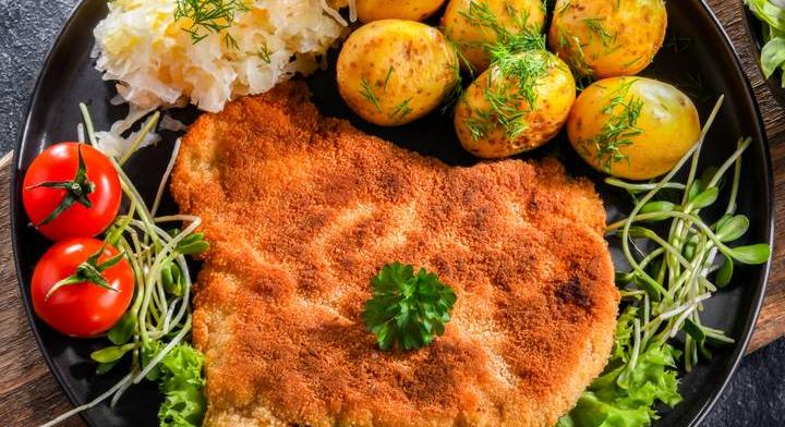 Rántott sertésszelet kapros főtt burgonyával: ünnepi fogásnak sem utolsó