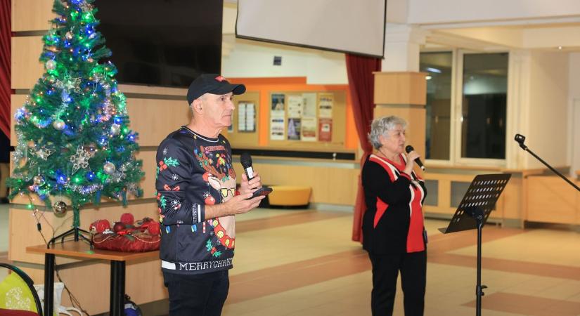 A Pop Mikulás 27 éve épít hidakat a sérültek és épek között (galéria)